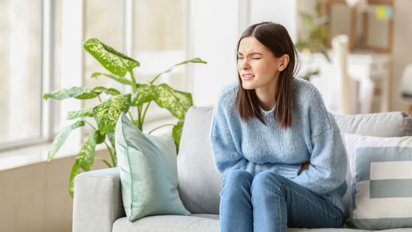 Cólicas menstruais muito fortes: saiba o que pode ser e como tratar agora