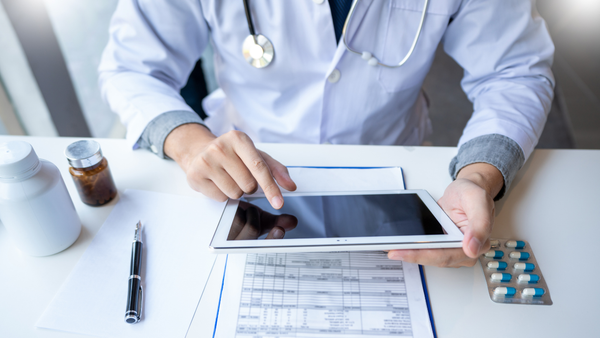 Consulta online com laudo médico: entenda as regras, benefícios e limitações