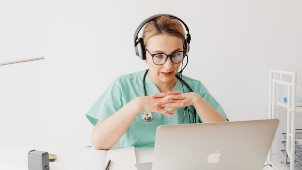 Quando procurar um clínico geral online para investigar sintomas e pedir exames com segurança